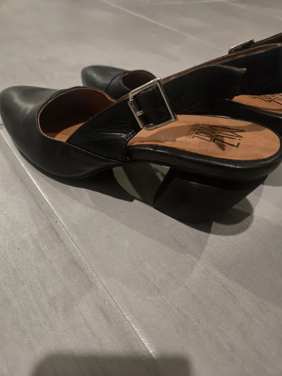 Miz Mooz Black Leather Slingback Pointed-Toe Pumps Size 11 - Picture 4 of 6